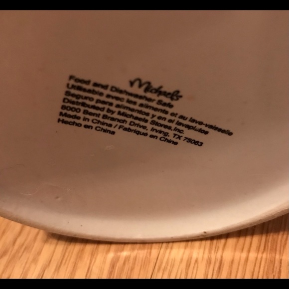 6/$20 Set of 2 LARGE Christmas Mugs with Santa and Friends in New Condition - Picture 6 of 10